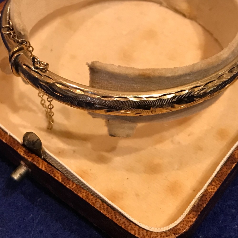 Lady’s 9 ct hallmarked Gold  bracelet  View V