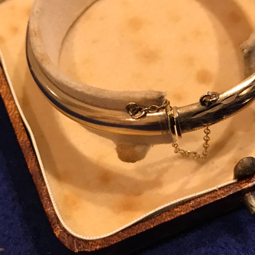 Lady’s 9 ct hallmarked Gold  bracelet  View VI