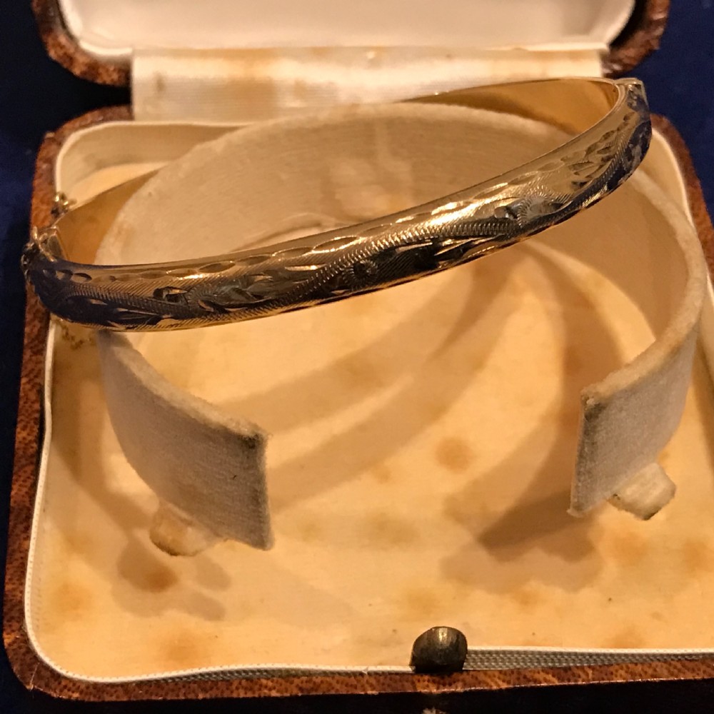 Lady’s 9 ct hallmarked Gold  bracelet  View VIII