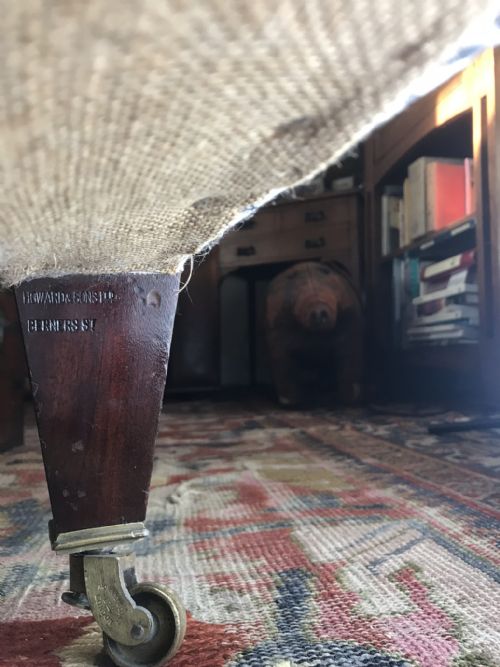 HOWARD AND SONS CHAPLIN MODEL FULLY STAMPED SOFA CIRCA 1880 - ADDITIONAL PHOTO 4