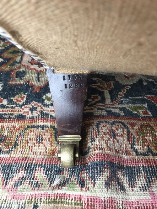 HOWARD AND SONS CHAPLIN MODEL FULLY STAMPED SOFA CIRCA 1880 - ADDITIONAL PHOTO 5