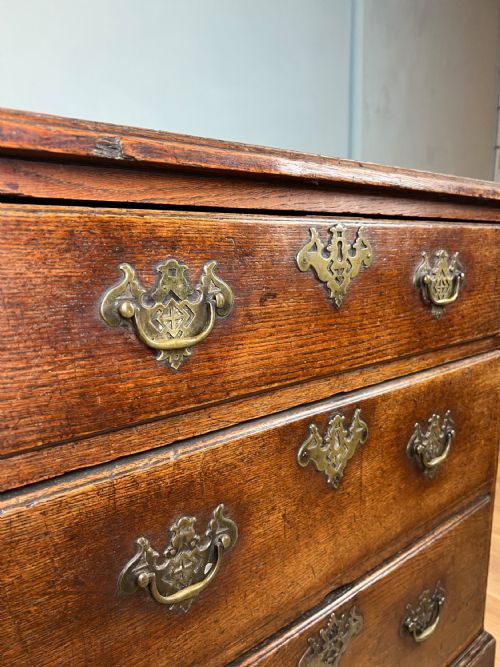 SMALL OAK CHEST OF DRAWER CIRCA 1750 - ADDITIONAL PHOTO 3