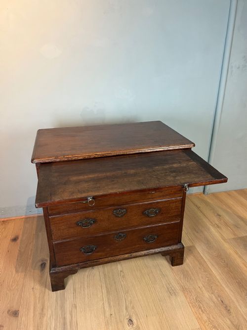 GEORGE 2ND VIRGINIAN WALNUT CHEST OF DRAWERS WITH BRUSHING SLIDE - ADDITIONAL PHOTO 1