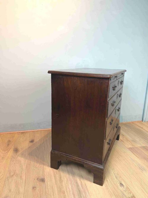 GEORGE 2ND VIRGINIAN WALNUT CHEST OF DRAWERS WITH BRUSHING SLIDE - ADDITIONAL PHOTO 2