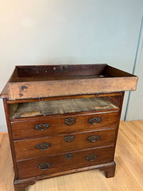GEORGE 2ND VIRGINIAN WALNUT CHEST OF DRAWERS WITH BRUSHING SLIDE - ADDITIONAL PHOTO 3