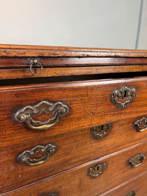 GEORGE 2ND VIRGINIAN WALNUT CHEST OF DRAWERS WITH BRUSHING SLIDE - ADDITIONAL PHOTO 4
