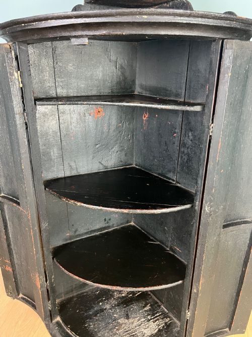 DUTCH PAINTED BOW FRONT CORNER CUPBOARD CIRCA 1750 - ADDITIONAL PHOTO 6