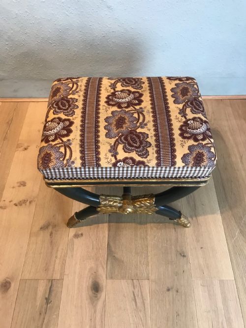 FRENCH PAINTED AND PARCEL GILT X FRAME STOOL - ADDITIONAL PHOTO 3