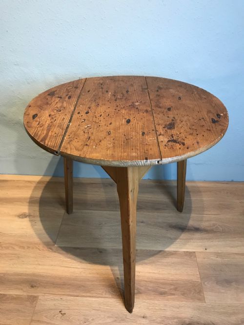 antique 19th century pine cricket table - CATEGORY: ANTIQUE TABLES - DATED VICTORIAN