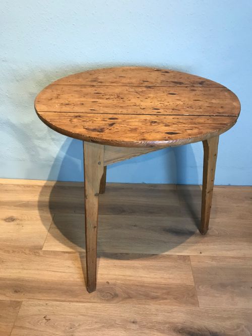 ANTIQUE 19TH CENTURY PINE CRICKET TABLE - ADDITIONAL PHOTO 1