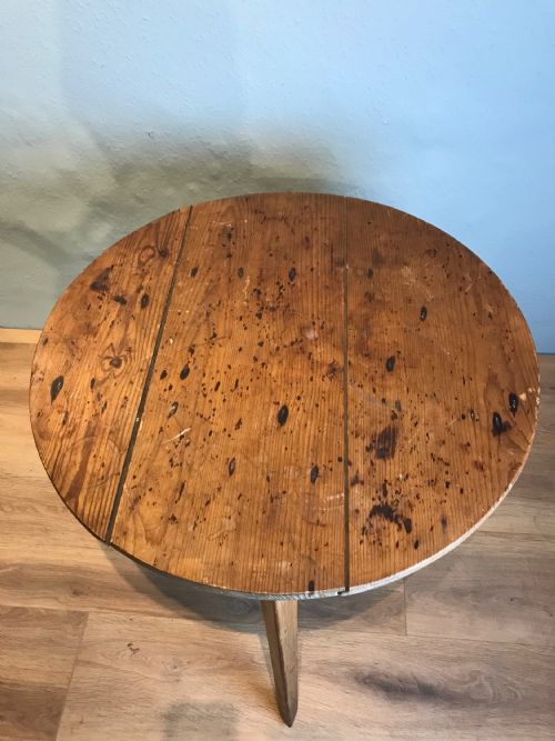 ANTIQUE 19TH CENTURY PINE CRICKET TABLE - ADDITIONAL PHOTO 2