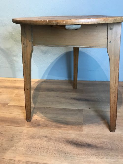 ANTIQUE 19TH CENTURY PINE CRICKET TABLE - ADDITIONAL PHOTO 5