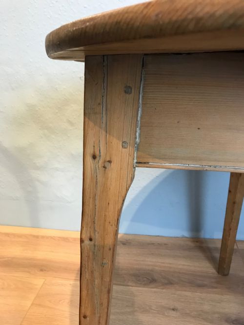 ANTIQUE 19TH CENTURY PINE CRICKET TABLE - ADDITIONAL PHOTO 6