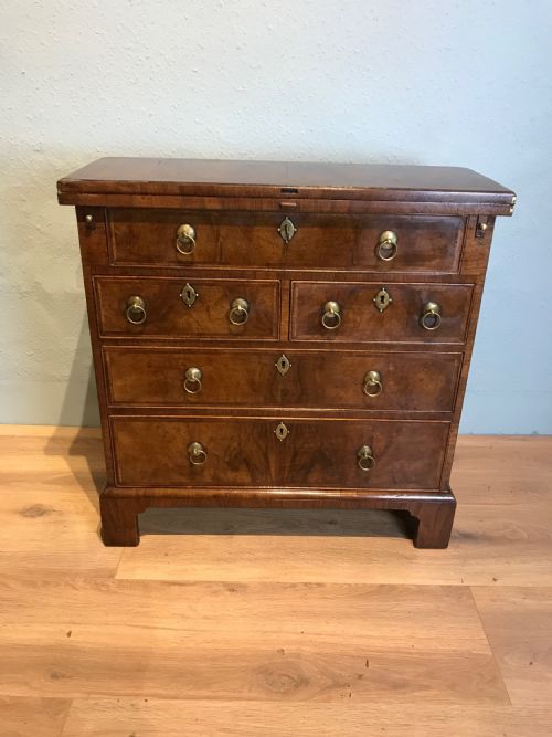 walnut bachelors chest - CATEGORY: ANTIQUE CHEST OF DRAWERS - DATED 1920
