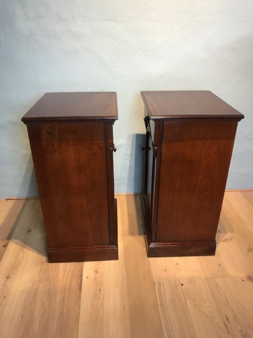 ANTIQUE PAIR OF MAHOGANY PEDESTAL CABINETS - ADDITIONAL PHOTO 1