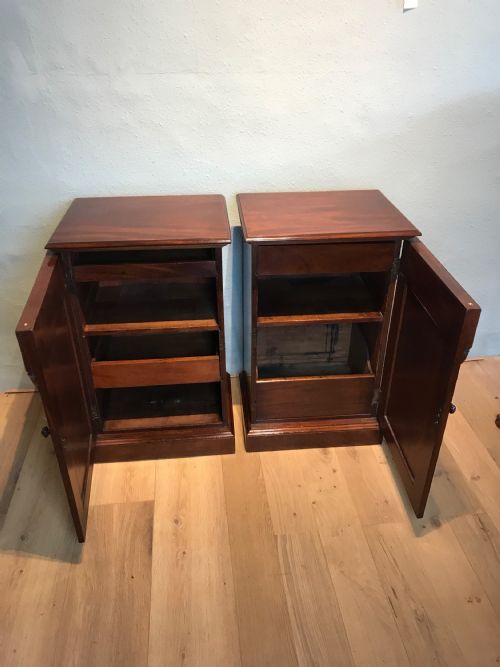 ANTIQUE PAIR OF MAHOGANY PEDESTAL CABINETS - ADDITIONAL PHOTO 12