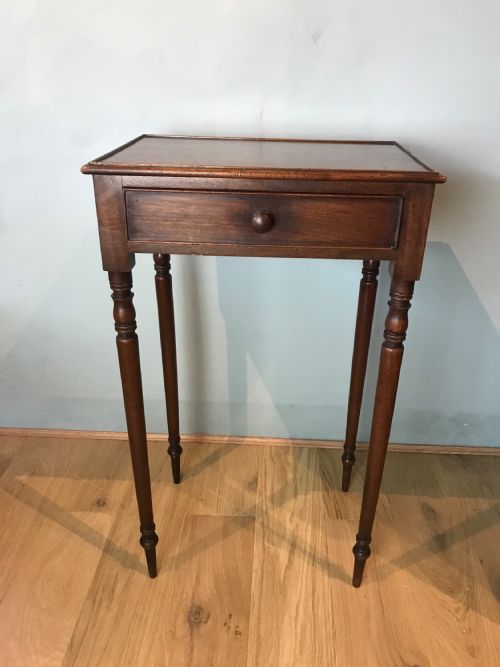 william 4th small mahogany side table - CATEGORY: ANTIQUE TABLES - DATED 19TH CENTURY