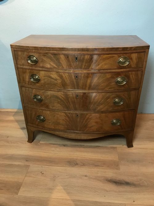 antique georgian mahogany bow front chest of drawers - CATEGORY: ANTIQUE CHEST OF DRAWERS - DATED GEORGIAN