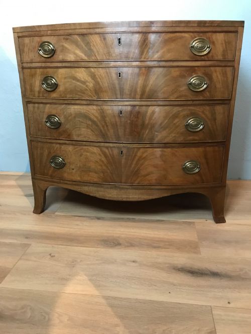 ANTIQUE GEORGIAN MAHOGANY BOW FRONT CHEST OF DRAWERS - ADDITIONAL PHOTO 1