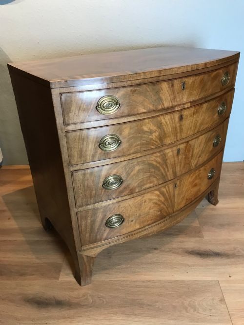 ANTIQUE GEORGIAN MAHOGANY BOW FRONT CHEST OF DRAWERS - ADDITIONAL PHOTO 2