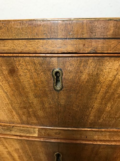ANTIQUE GEORGIAN MAHOGANY BOW FRONT CHEST OF DRAWERS - ADDITIONAL PHOTO 5