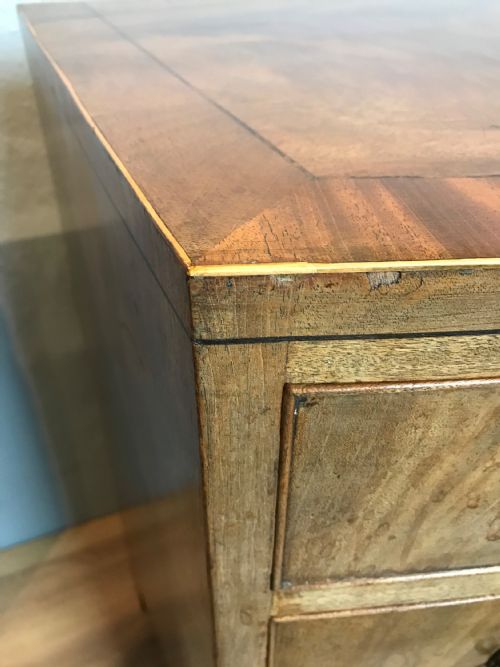 ANTIQUE GEORGIAN MAHOGANY BOW FRONT CHEST OF DRAWERS - ADDITIONAL PHOTO 6