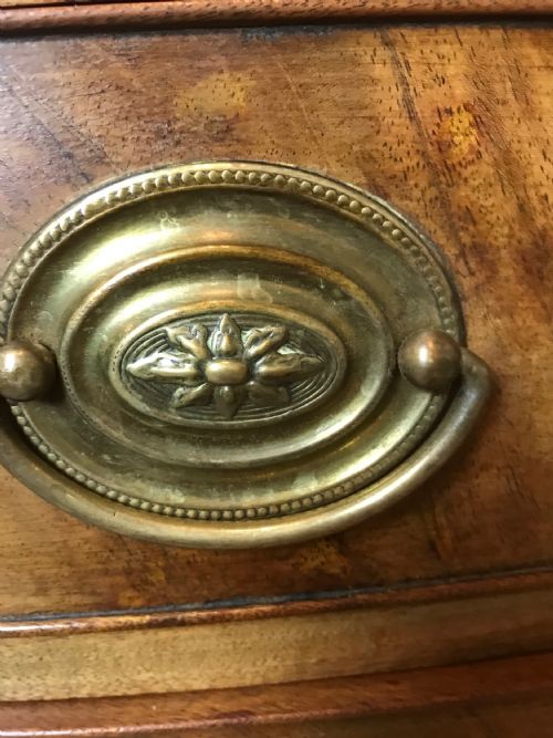 ANTIQUE GEORGIAN MAHOGANY BOW FRONT CHEST OF DRAWERS - ADDITIONAL PHOTO 8