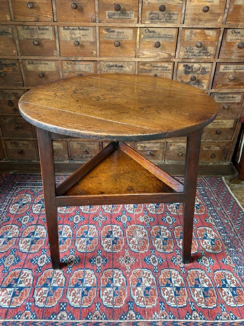 elm and fruitwood cricket table circa 1790 - CATEGORY: ANTIQUE TABLES - DATED 18TH CENTURY