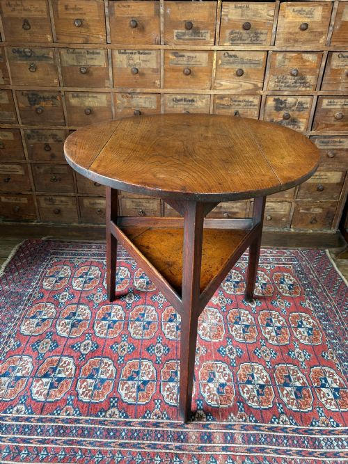 ELM AND FRUITWOOD CRICKET TABLE CIRCA 1790 - ADDITIONAL PHOTO 1