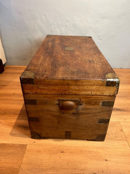 CAMPHOR WOOD CAMPAIGN TRUNKCHEST WITH BRASS FITTINGS CARRYING HANDLES CIRCA 1880 - ADDITIONAL PHOTO 1