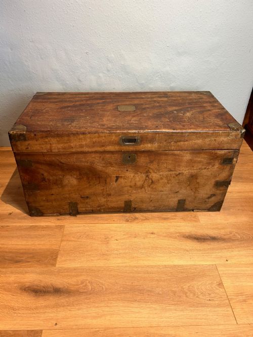 CAMPHOR WOOD CAMPAIGN TRUNKCHEST WITH BRASS FITTINGS CARRYING HANDLES CIRCA 1880 - ADDITIONAL PHOTO 2