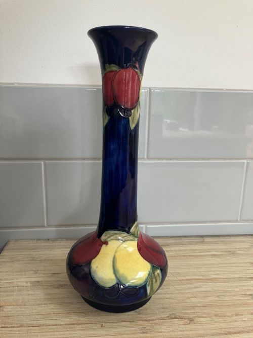 WILLIAM MOORCROFT LARGE SIGNED VASE DECORATED IN THE WISTERIA DESIGN - ADDITIONAL PHOTO 3