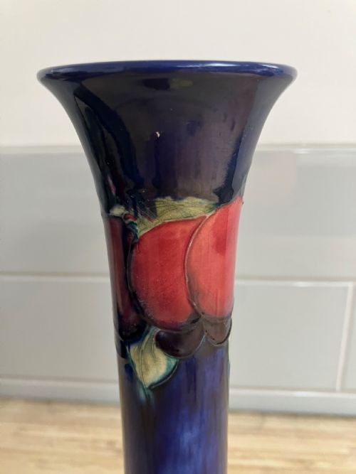 WILLIAM MOORCROFT LARGE SIGNED VASE DECORATED IN THE WISTERIA DESIGN - ADDITIONAL PHOTO 7