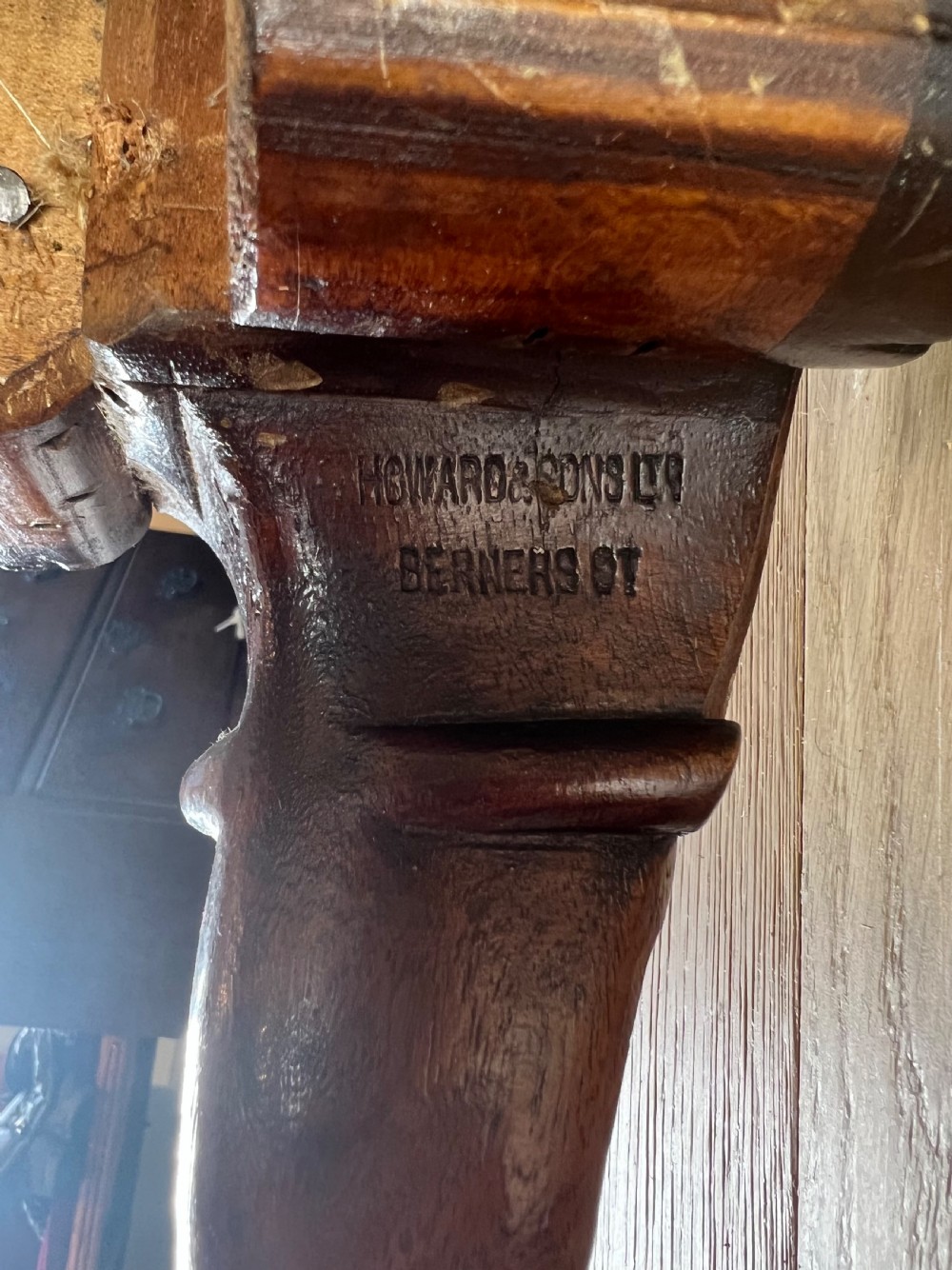 Howard and Sons Ramsden model Sofa View IX