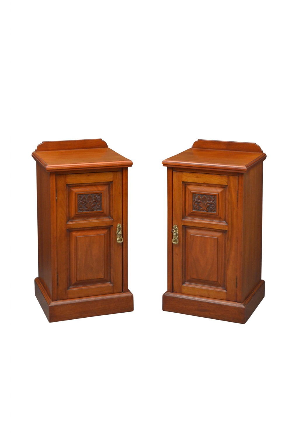 Pair of Late Victorian Bedside Cabinets in Walnut