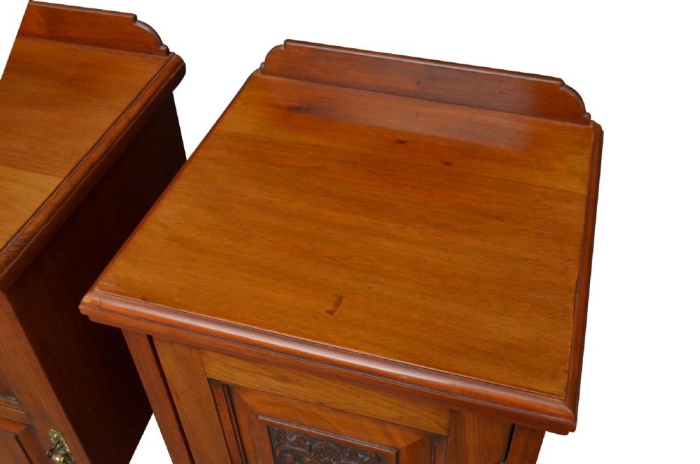 Pair of Late Victorian Bedside Cabinets in Walnut View IV
