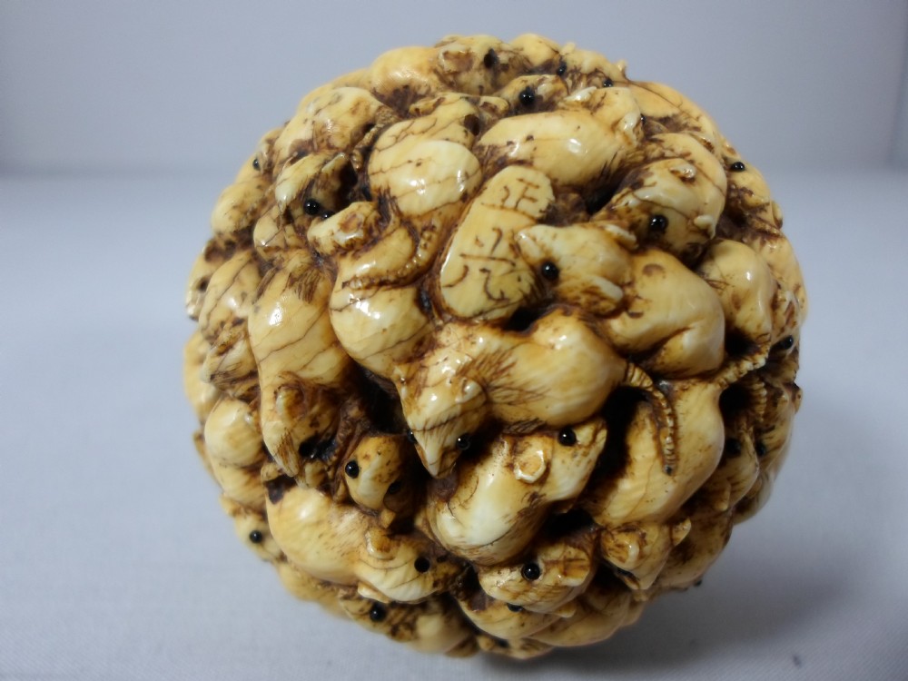 LARGE JAPANESE IVORY RAT BALL SIGNED MEIJI PERIOD View V