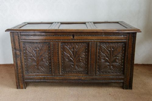 good 17th century oak coffer with excellent patina - CATEGORY: ANTIQUE CHESTS - DATED 17TH CENTURY