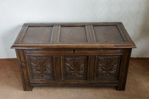 GOOD 17TH CENTURY OAK COFFER WITH EXCELLENT PATINA - ADDITIONAL PHOTO 1