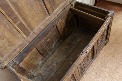 GOOD 17TH CENTURY OAK COFFER WITH EXCELLENT PATINA - ADDITIONAL PHOTO 3