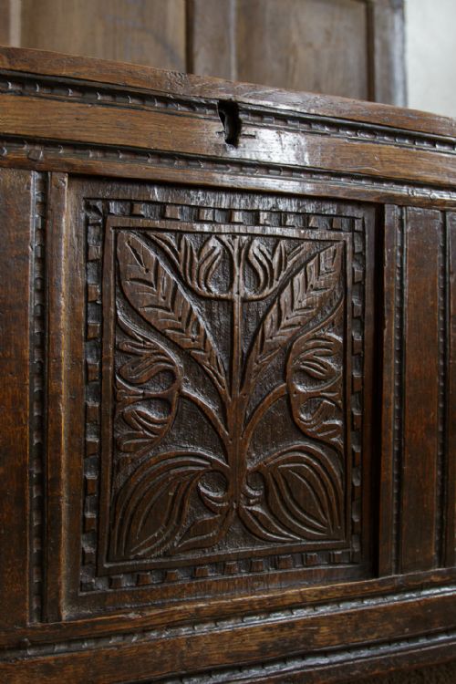 GOOD 17TH CENTURY OAK COFFER WITH EXCELLENT PATINA - ADDITIONAL PHOTO 4