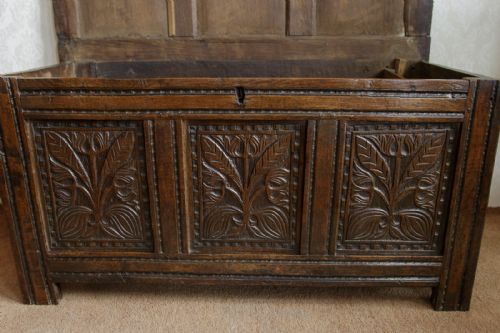GOOD 17TH CENTURY OAK COFFER WITH EXCELLENT PATINA - ADDITIONAL PHOTO 6