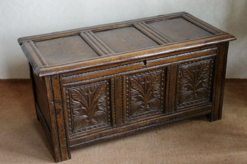 GOOD 17TH CENTURY OAK COFFER WITH EXCELLENT PATINA - ADDITIONAL PHOTO 9