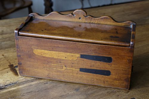 UNUSUAL FRUITWOOD CUTLERY BOX WITH BEAUTIFUL INLAID DESIGN - ADDITIONAL PHOTO 1