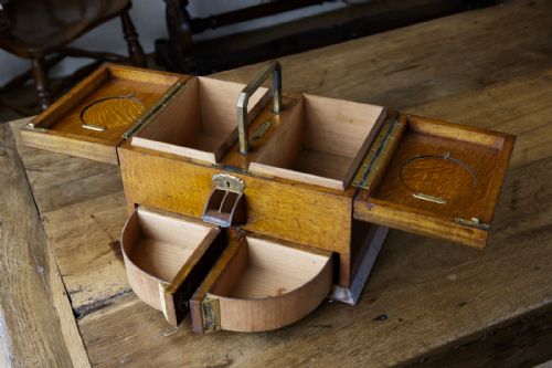 OAK GENTLEMANS CIGAR BOX WITH VARIOUS COMPARTMENTS - ADDITIONAL PHOTO 1