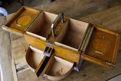 OAK GENTLEMANS CIGAR BOX WITH VARIOUS COMPARTMENTS - ADDITIONAL PHOTO 3
