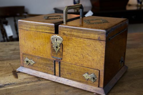 OAK GENTLEMANS CIGAR BOX WITH VARIOUS COMPARTMENTS - ADDITIONAL PHOTO 5