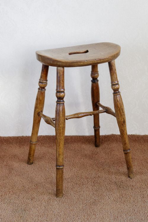 victorian stool with a wonderfull figured top in ash - CATEGORY: ANTIQUE STOOLS - DATED 19TH CENTURY
