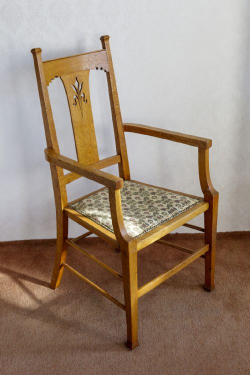 PAIR OF LIGHT OAK ARTS CRAFTS CHAIRS IN EXCELLENT CONDITION - ADDITIONAL PHOTO 6