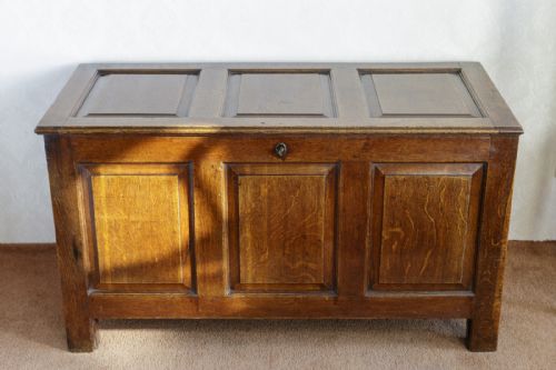 very fine early 18th century oak panelled coffer - CATEGORY: ANTIQUE CHESTS - DATED 18TH CENTURY
